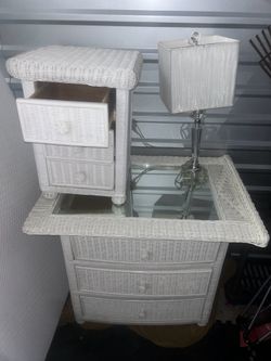 3-Piece White Wicker Bedroom Set – Nightstand, Mini Chest & Lamp