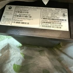 Motorola 24*8 Cable Modem Plus AC1900 Router With Voice