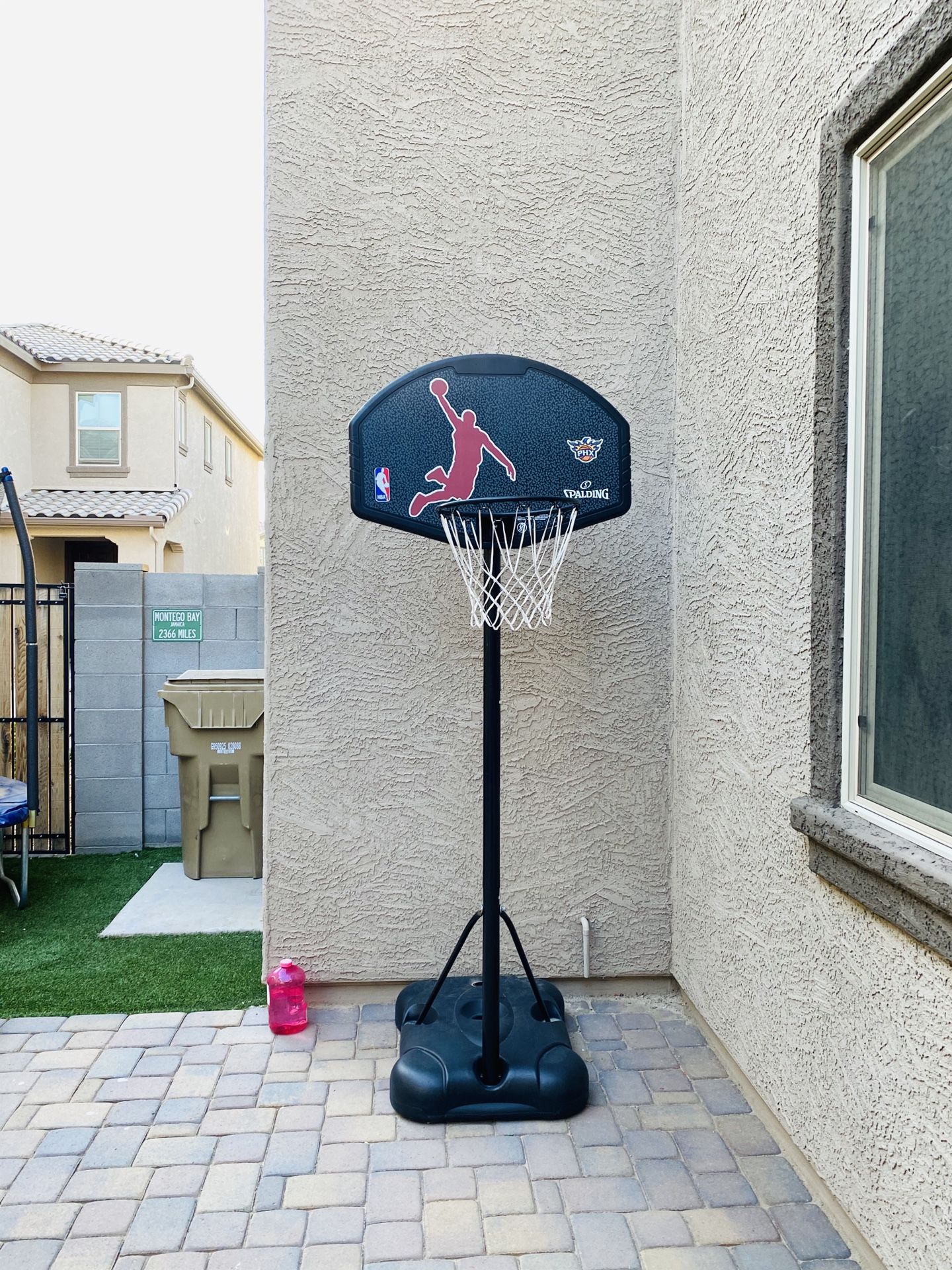 Adjustable basketball hoop