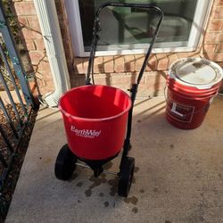 EarthWay EV-N-SPREAD Spreader