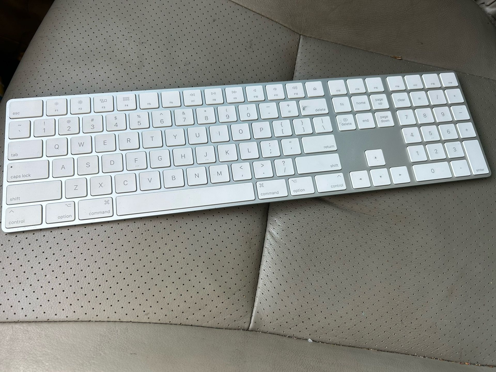 Apple - Magic Keyboard full size with Numeric Keypad