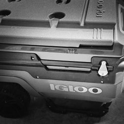 Gray Igloo Trailmate Cooler