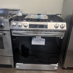 NEW OPEN BOX STAINLESS STEEL SAMSUNG SLIDE IN STOVE 30”WIDE 