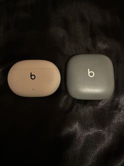 Beats Fit Pro (gray) Beats Studio Buds Plus (white)