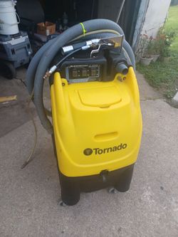Carpet extractor machine