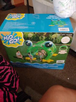 Froggy Fun Sprinkler Tunnel
