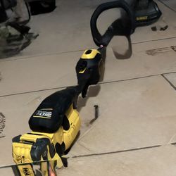 DEWALT weedwhacker/w Battery