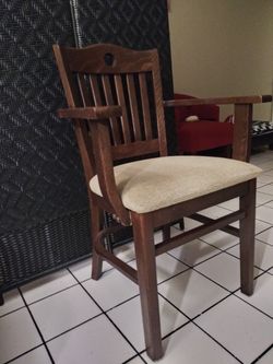 Silla de madera de color