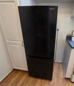 Insignia freezer on the bottom fridge 9.2 cu ft
