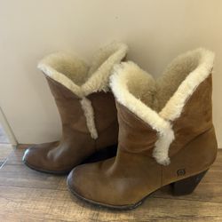 Leather and sheepskin ladies boots size 9