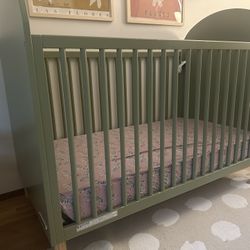 4 In 1 Crib With Mattress And Sheet
