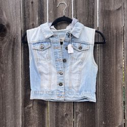 Sleeveless Jean Jacket 