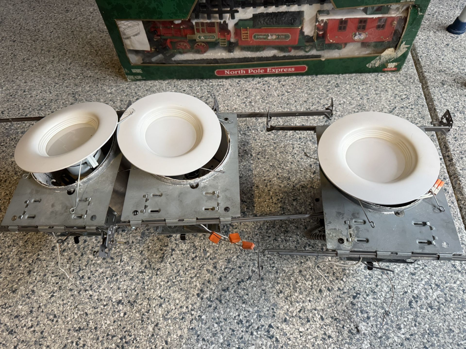 3 Recessed Ceiling Lights 