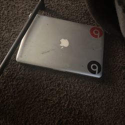 2 MacBook Pro 1 Need New Battery 1 MacBook Air For Parts
