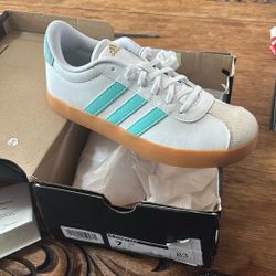 VL Court Size 7 White And Blue