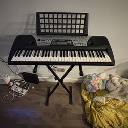 Yamaha PSR-175 Piano Keyboard + Stand (Great Condition)