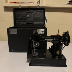 Singer Sewing Machine 
