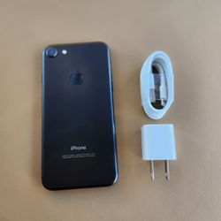 iPhone 7 - UNLOCKED - Like New  