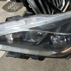 2015-2018 Nissan Murano Left Driver Side Headlight OEM