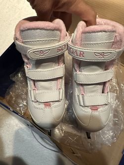ICE SKATES