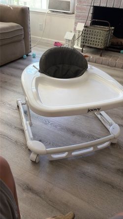 It’s a walker it’s White. Good condition. Use for good condition. It’s a walker it’s White. Good condition. Use for good condition.