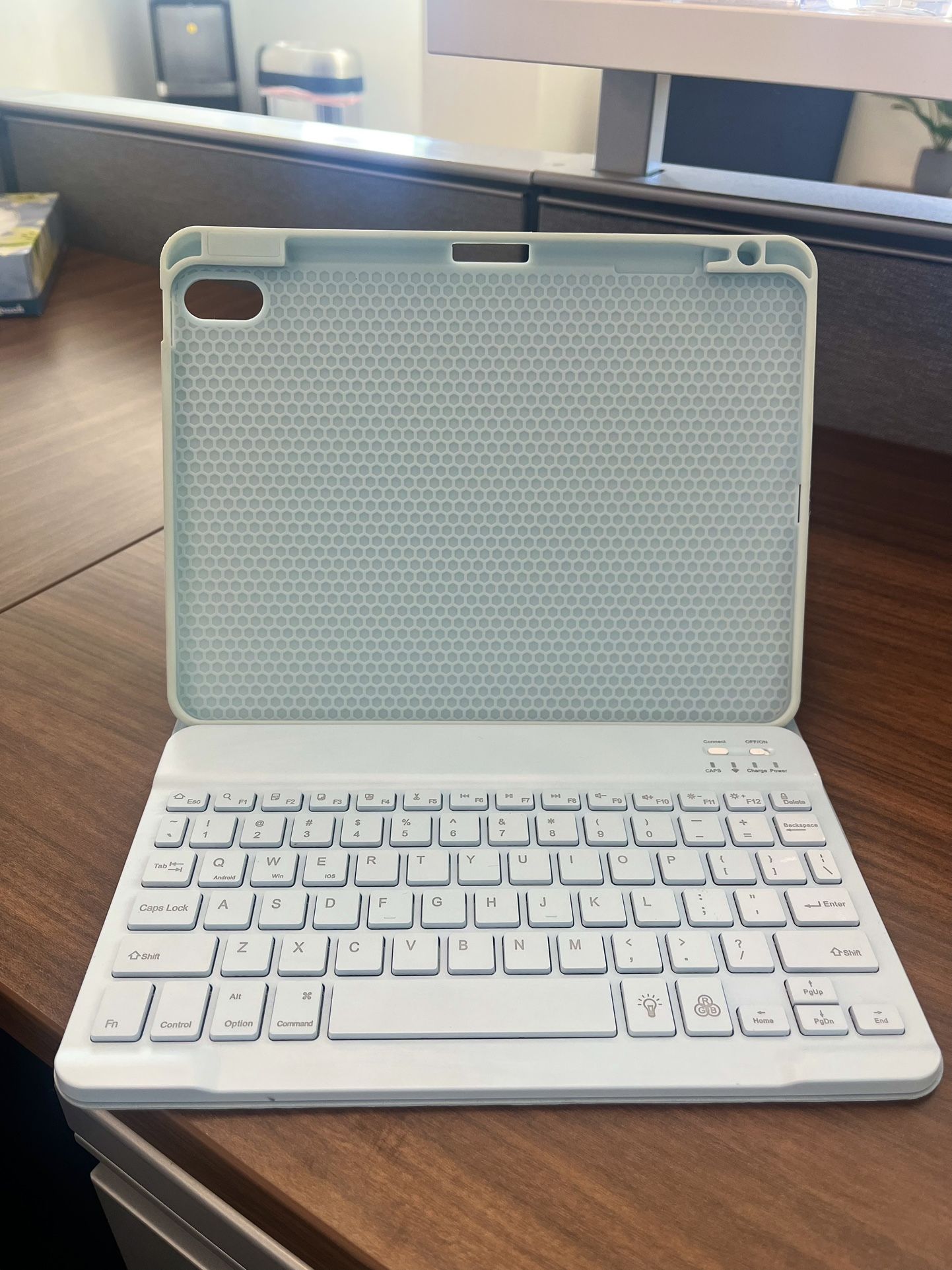 iPad Air Case With Magnetic Bluetooth Keyboard - Used