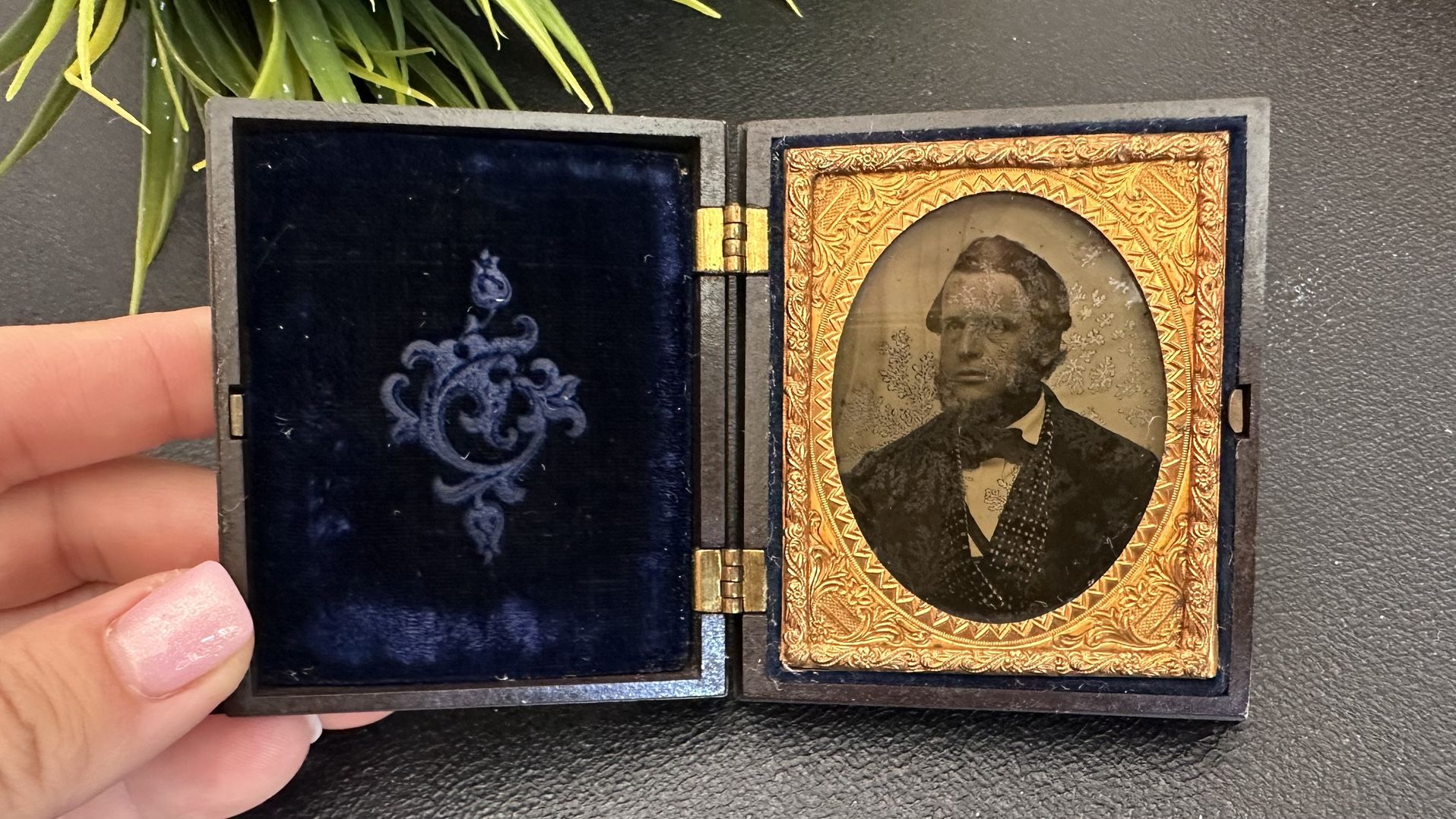 Antique 1860s GUTTA PERCHA Union PHOTO CASE w Man