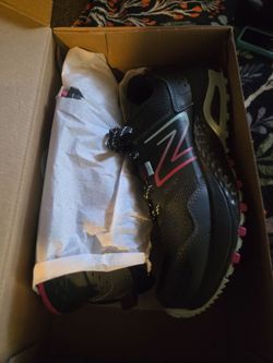 NEW BALANCE  WOMEN'S SIZE 7
