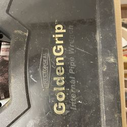 Gold grip internal pipe wrench