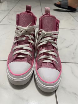 Converse size 3.5y  or 5.5 women’s $20