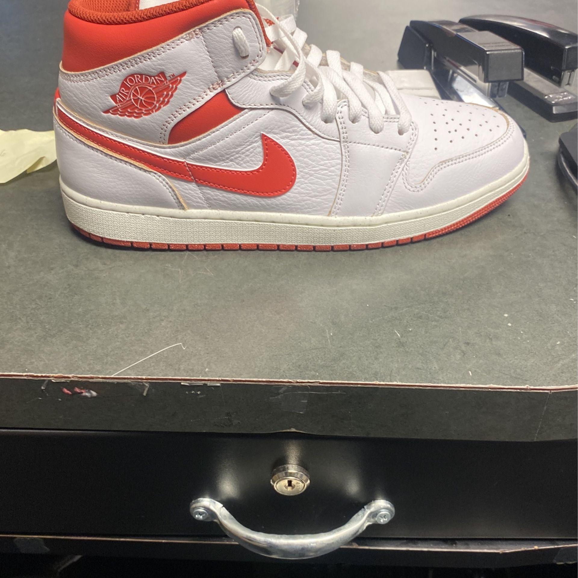 Retro 1 mid se White/Red