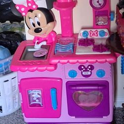Kids Minnie Play Kitchen Assembled 