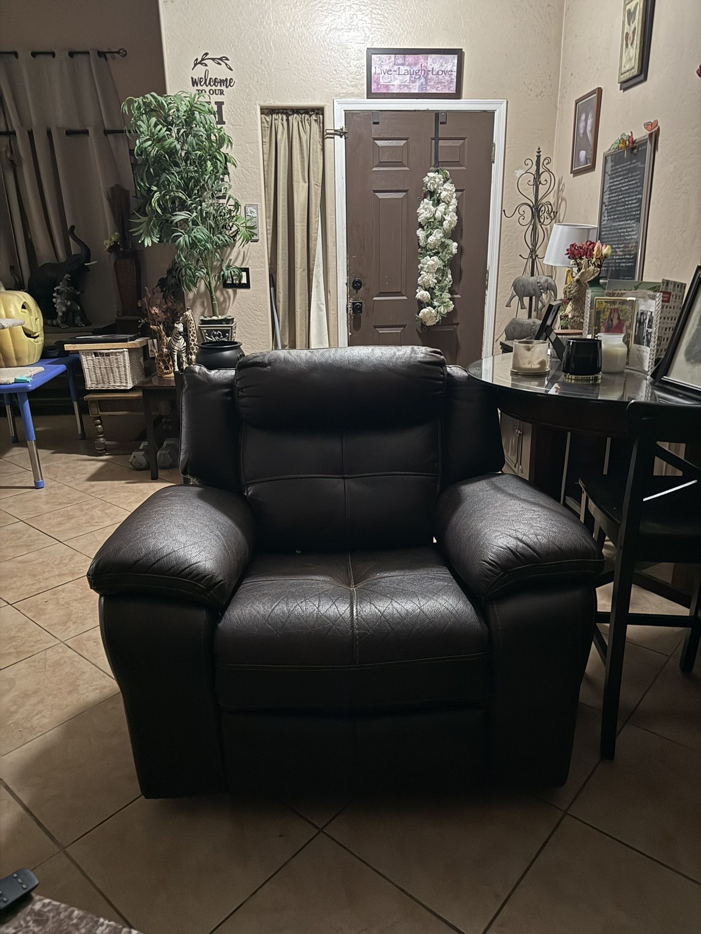 Recliner& Loveseat