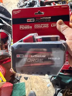 Batería Milwaukee 12amp nueva