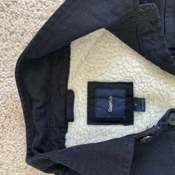 Gap winter coat for boys, size small, black in color