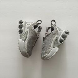 Nike Air Max Dn Wolf Grey Sky Grey Pure Platinum size 5c