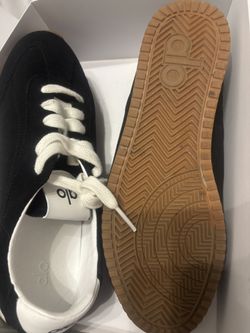 Alo’s Sunset Sneaker