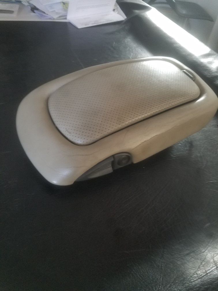 2000 Cadillac Escalade center console lid