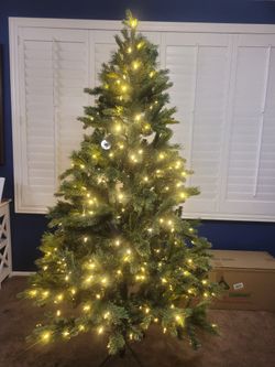 7ft Pre-Lit Montereal Pine Christmas Tree 🎄