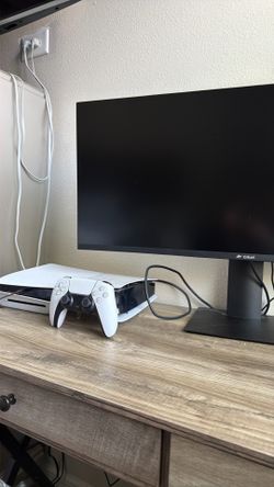 PS5 Disc Edition with Crua 32 inch monitor