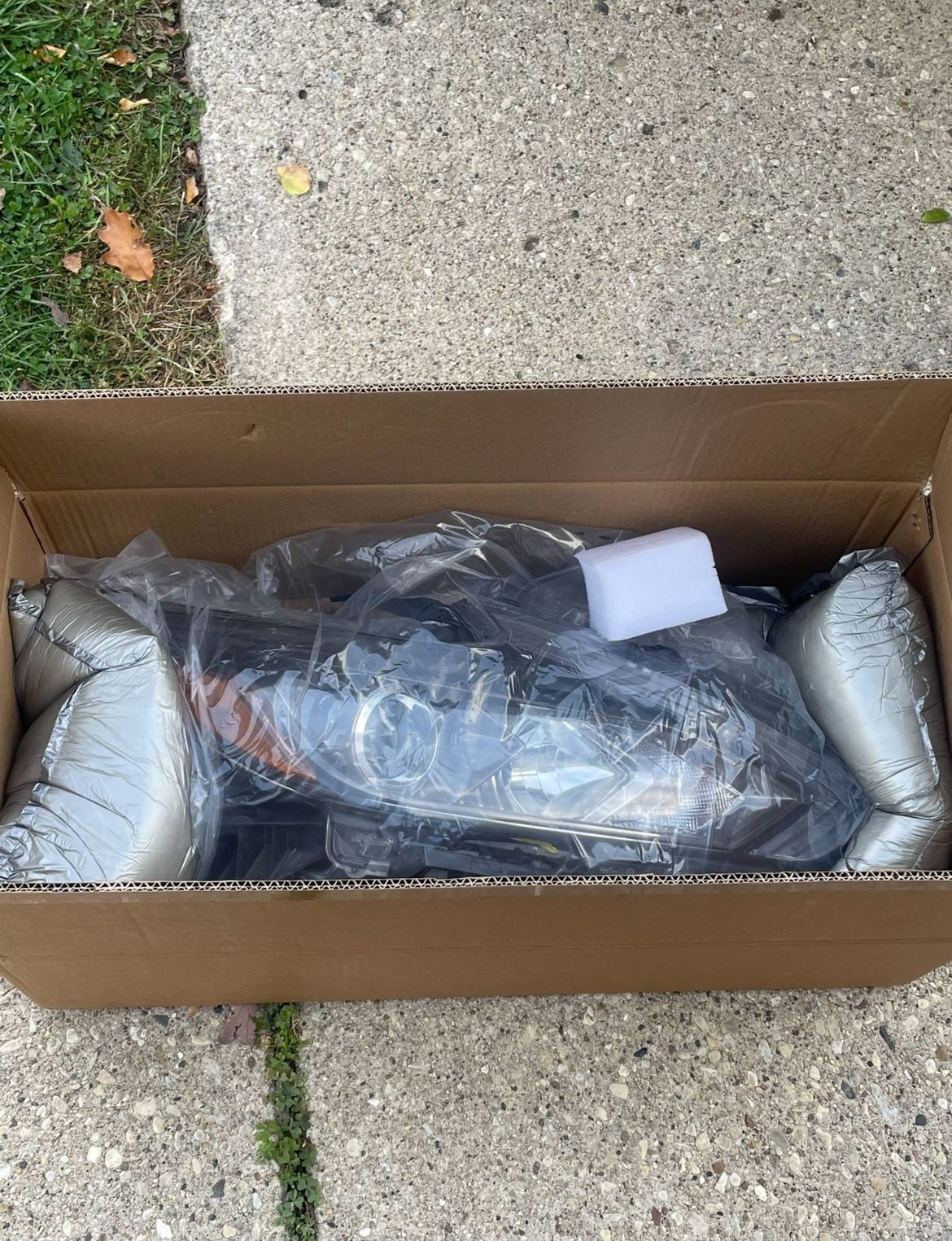 2017 Nissan Altima Right Headlight