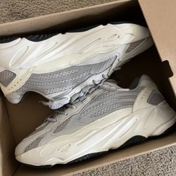 Yeezy 700 V2 Static Size 13.5