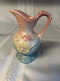 Hull©️ Art Pottery (Magnolia Ewer) Vase