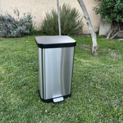 FREE! Step-open trash can