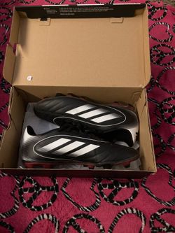 Adidas cleats size 9 woman’s