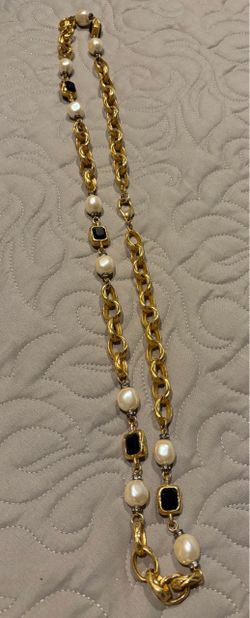 Gold Chain Necklace with Pearls and Black Stones