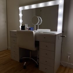 Vanity Makeup Desk