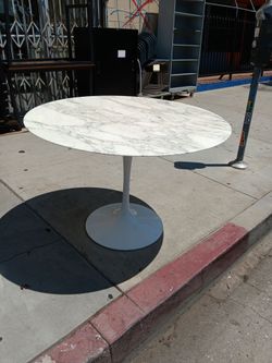 Euro Saarinen knollstudio 1957 tulip table w/ arabescato marble top finish