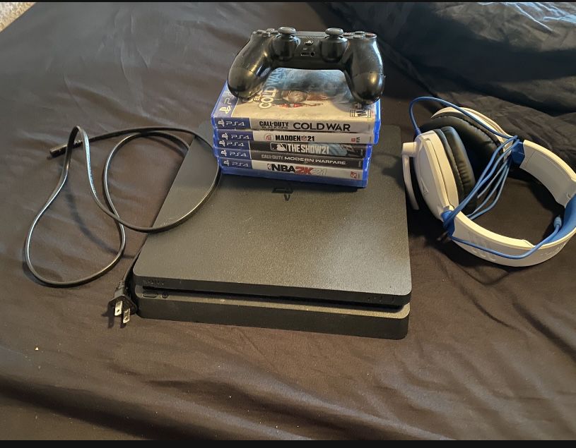 1TB Ps4 Slim with 6 Games and DualShock Controller with Headset