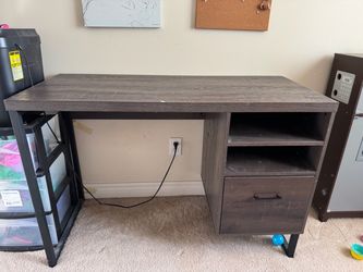 Wood grain laminate desk